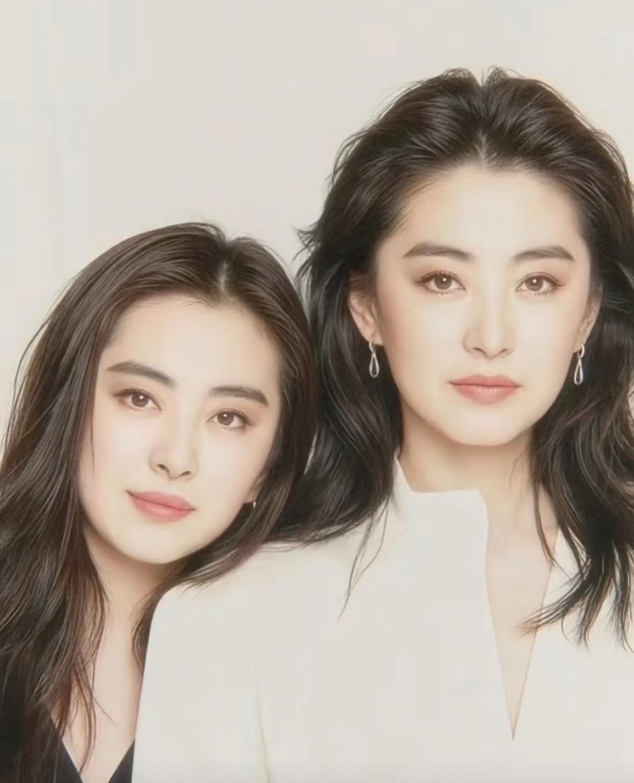 这标准才称得上是神图吧，没人觉得她俩像吗，如果说是亲姐妹也不为过或者说大美女