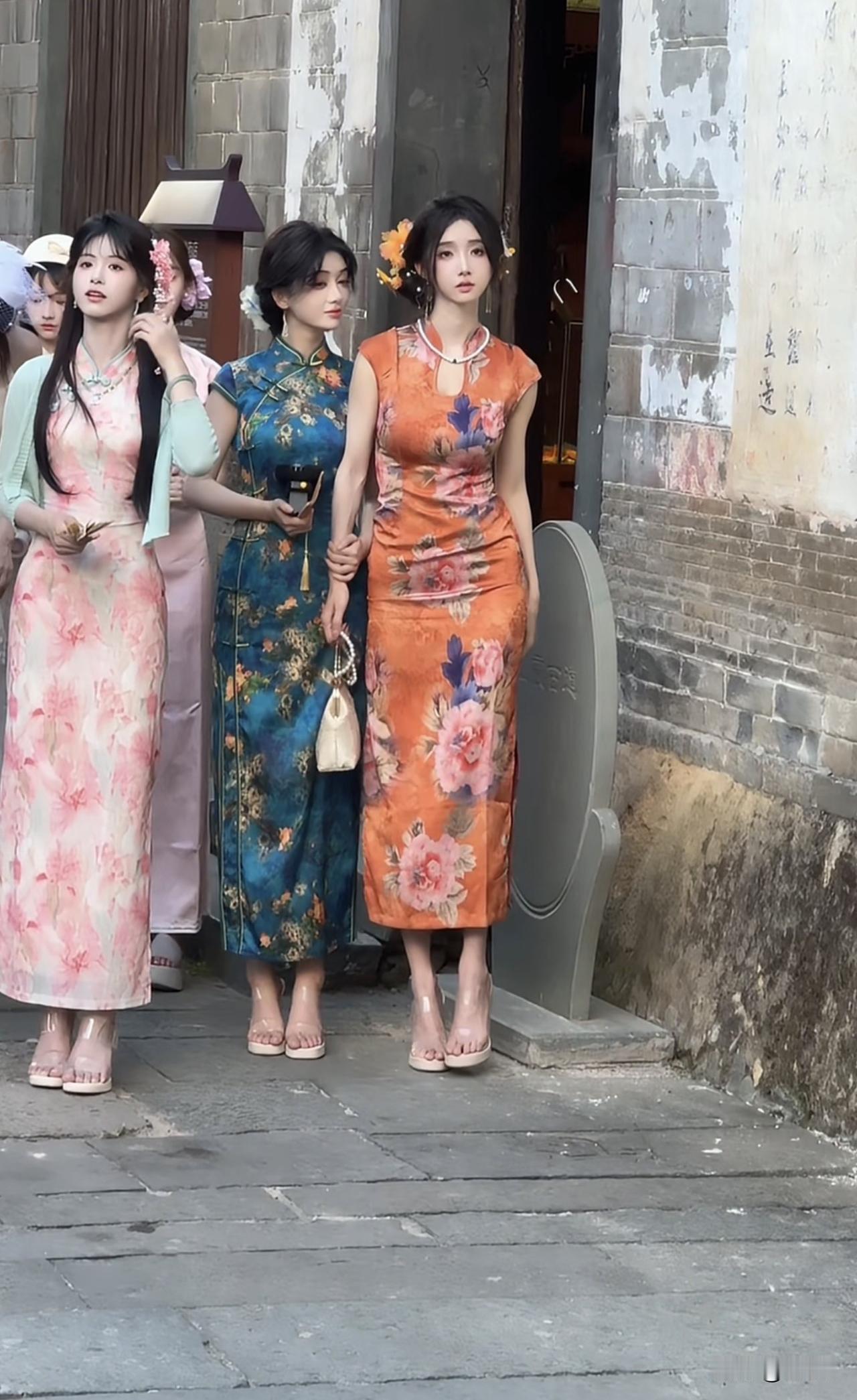 哇塞！真不敢相信，这居然是群众演员！这么高的颜值为什么是群众演员呢？