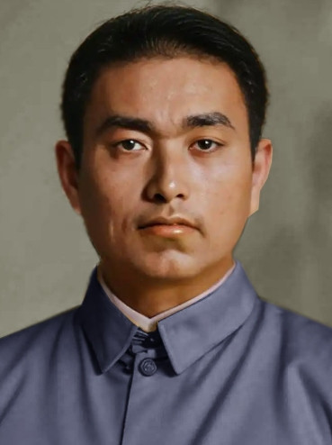 1948年，黑龙江五常县原日伪法院看守所，工人们在修缮因暴雨而坍塌的一间房屋时，