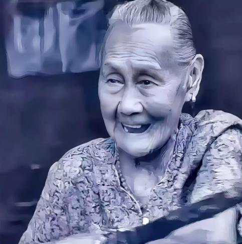 七个鬼子，把她围在河边。枪都扔了，开始解裤腰带。他们以为，这下稳了，一个女人而已