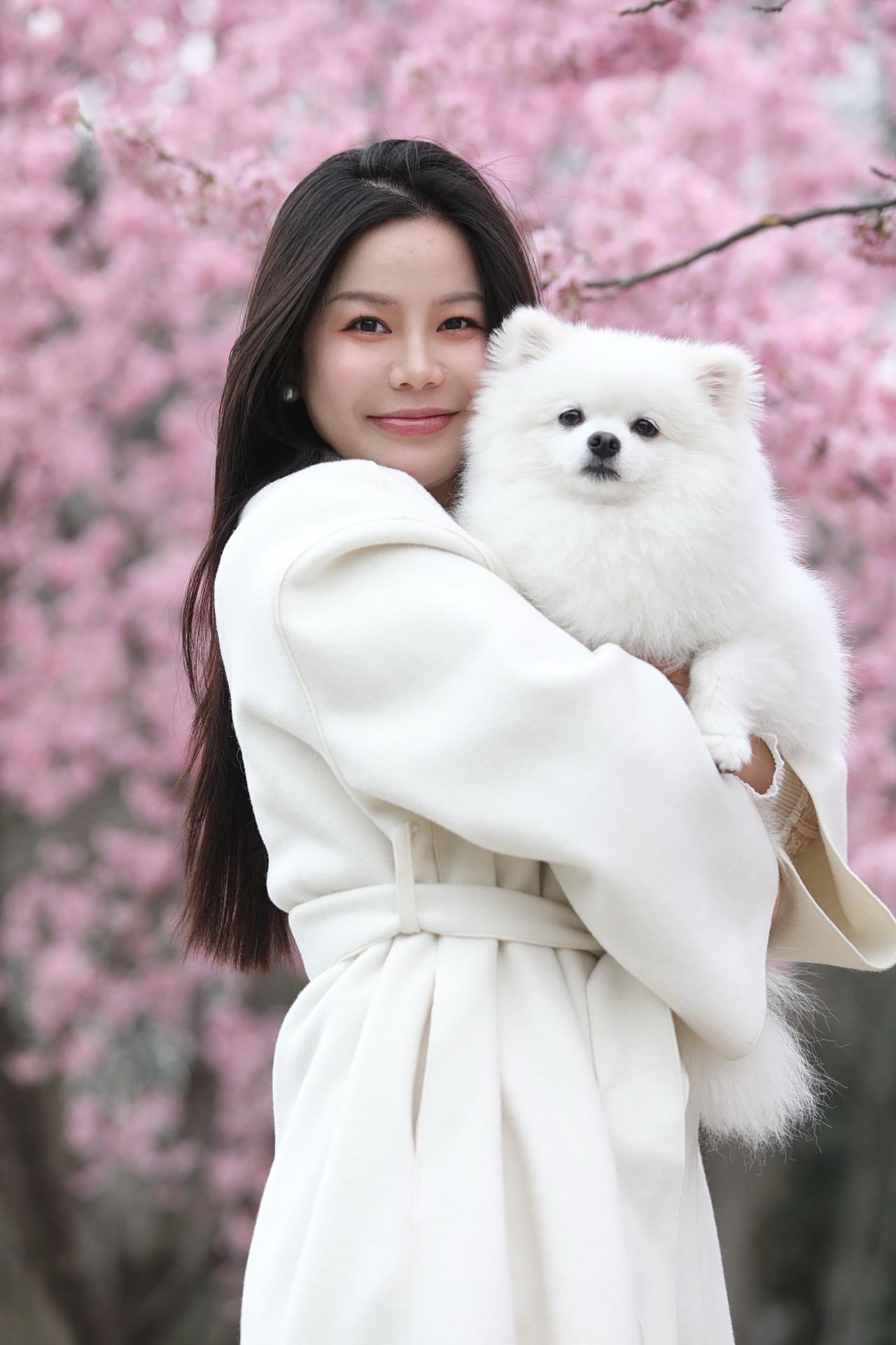 樱花树下站谁都美