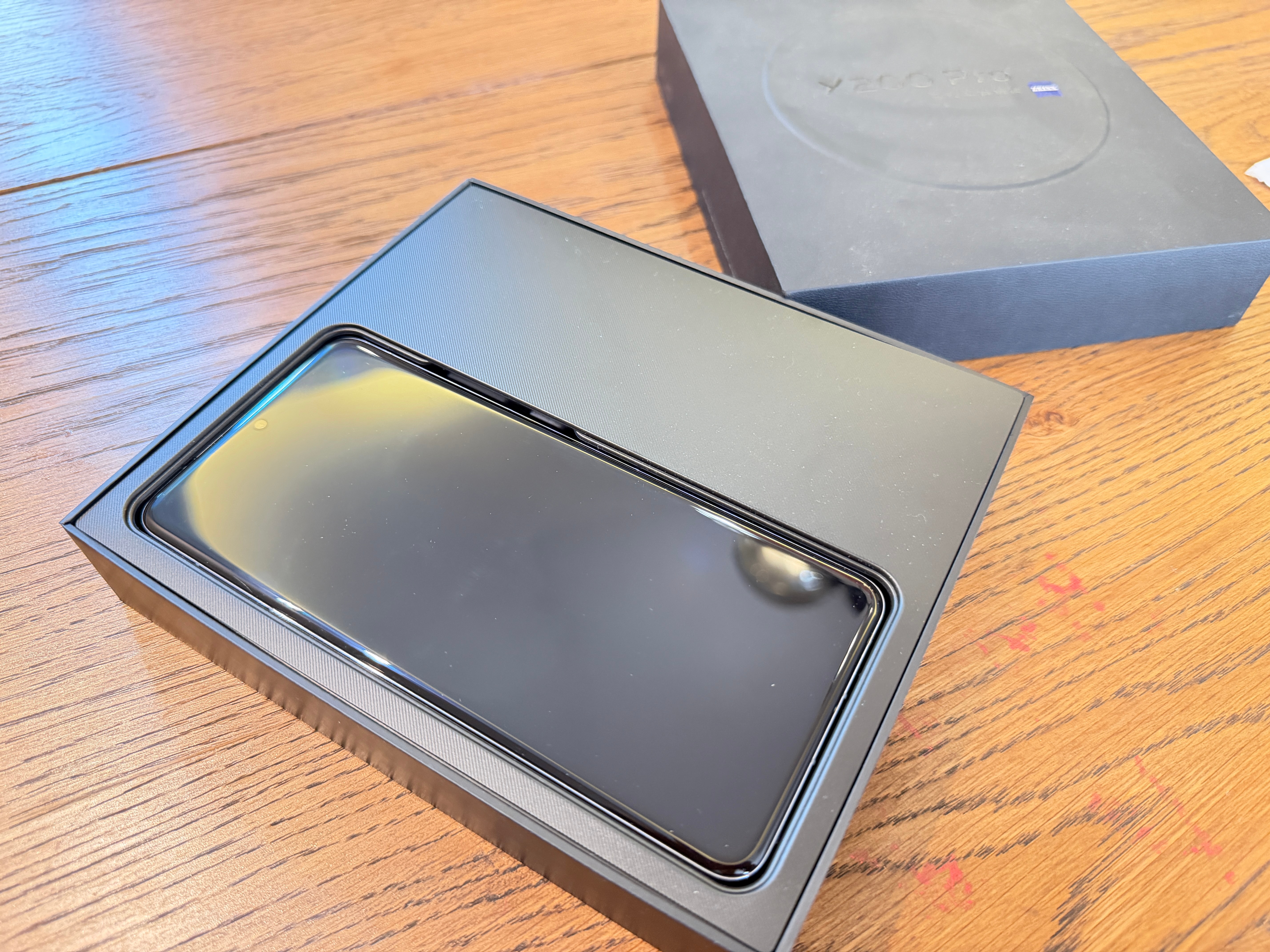 嗐，发现vivo手机还挺保值啊！2024年11月，在街边实体店里5699元买的