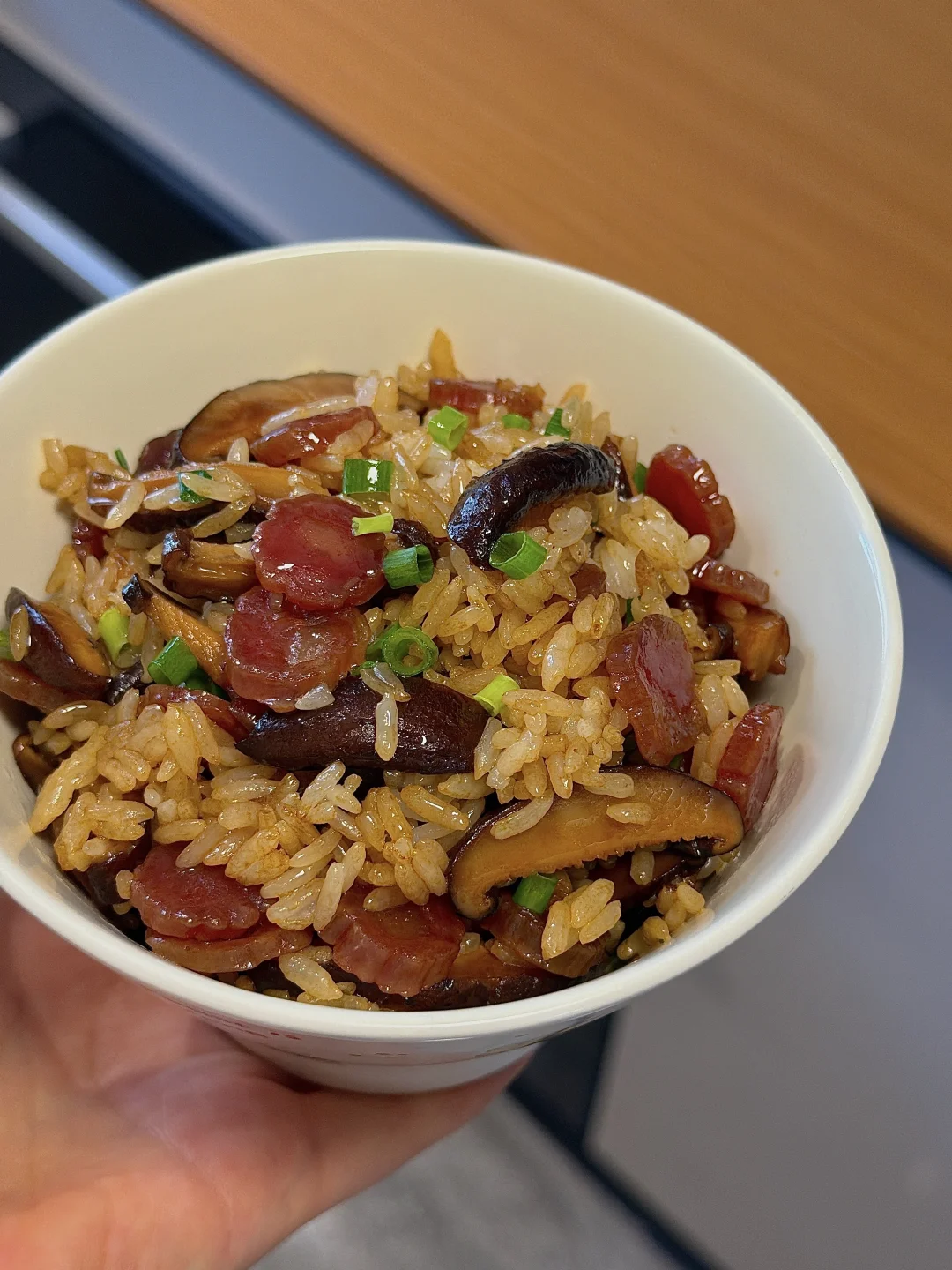 一口沦陷！腊肠香菇油饭鲜到上头