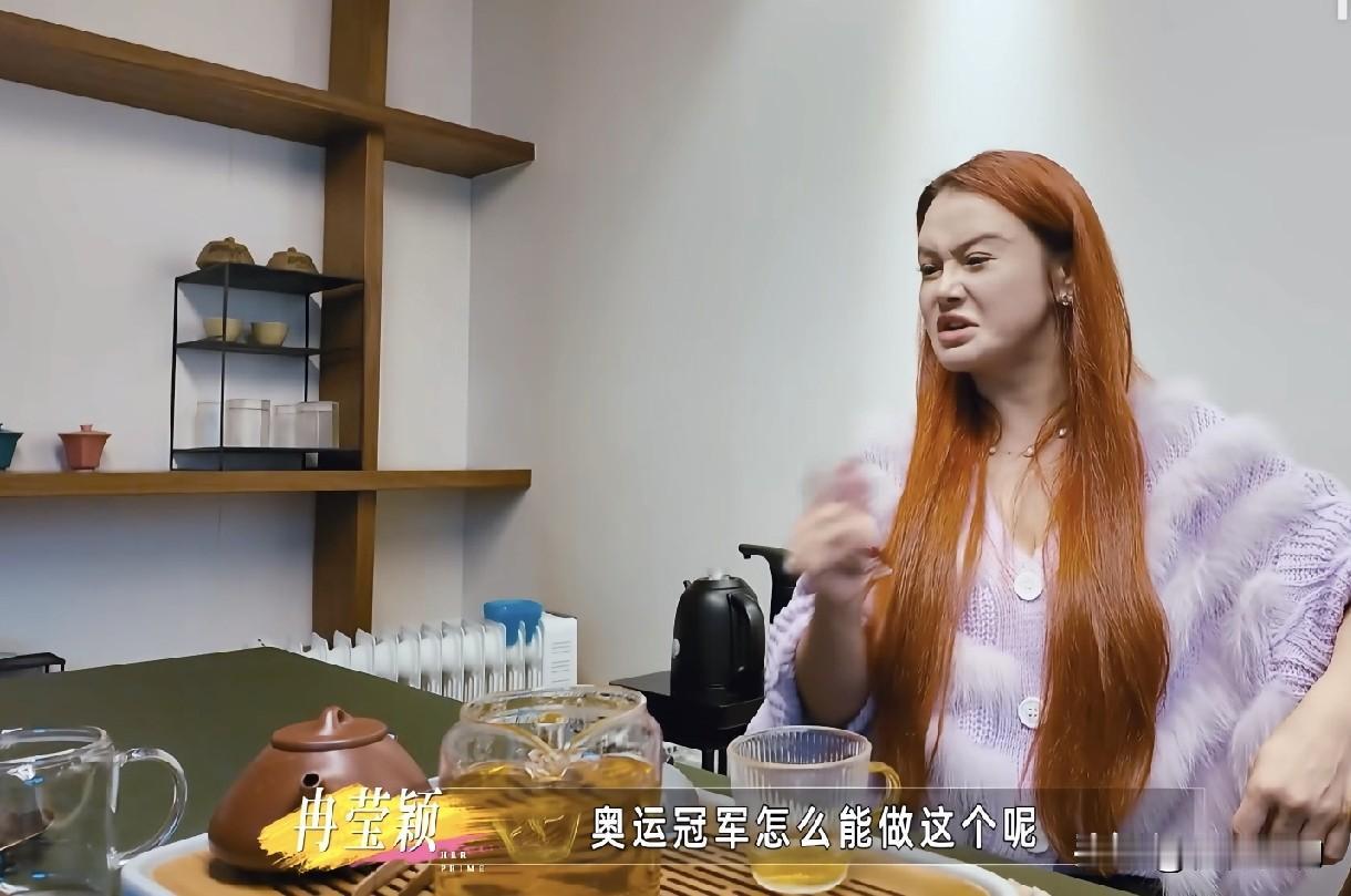 冉莹颖说，我20岁时第一次看邹市明训练就呆住了，很快就坠入爱河。徐梦桃说，当年