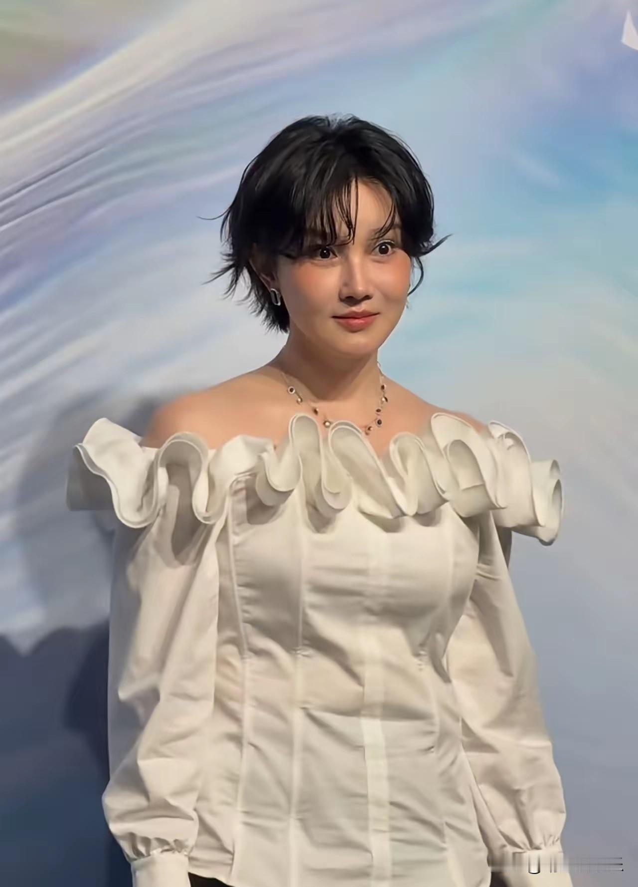 不知道陈小纭的“变脸”会不会给女明星和爱美女性们提个醒？如果真能让人引以为戒的