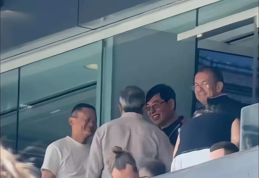 马云真有钱啊，马云远赴美国观看2026世界杯决赛，他没有坐在普通大众观众席，而是