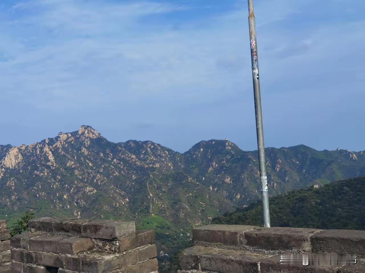 我爷爷赌博输光了家产，造成家庭贫穷，我大伯一辈子没有成家，1967年我奶奶病故，