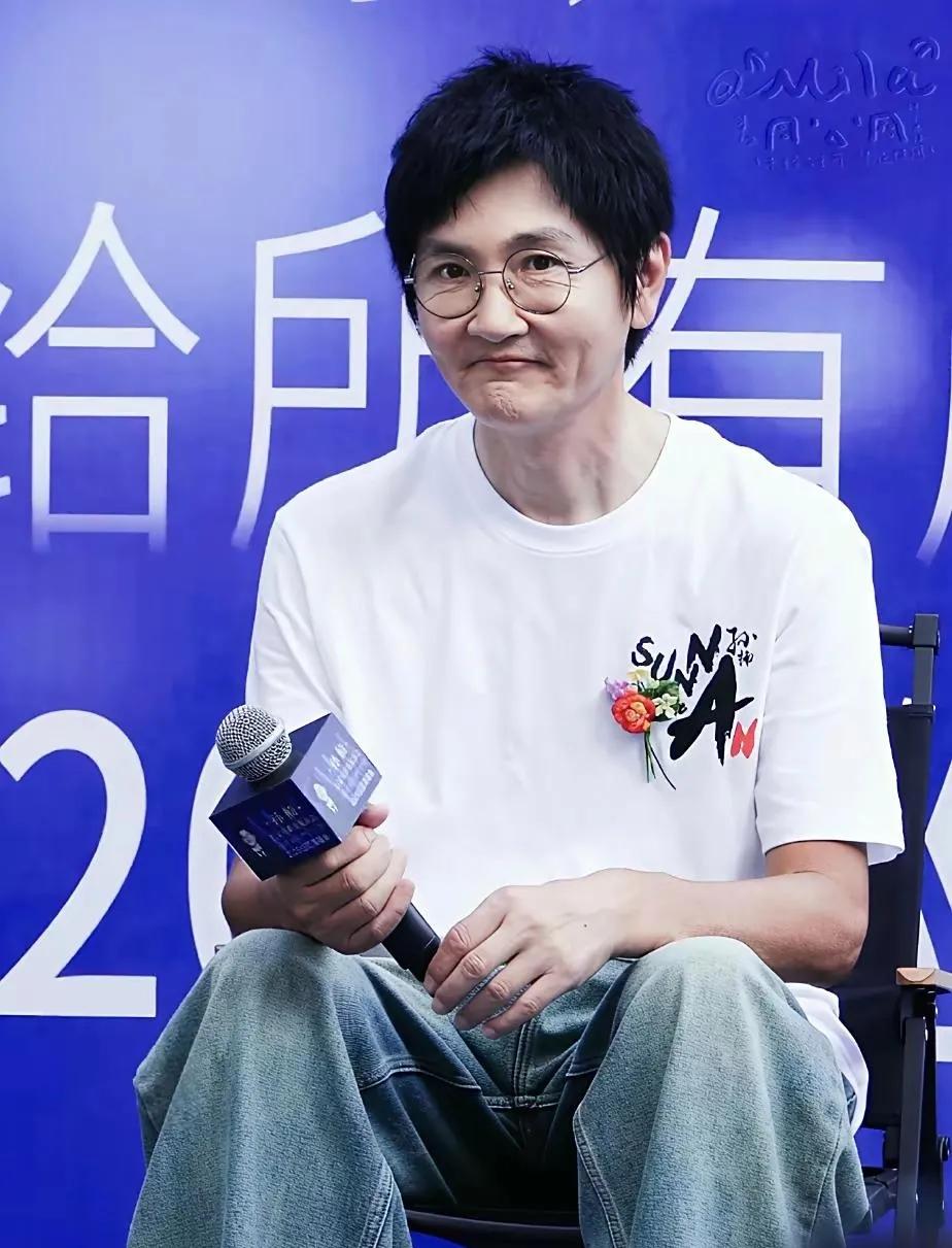 讲真，还是以前的孙楠好看，现在的他有点让人接受不了。孙楠出道以来一直都挺胖的