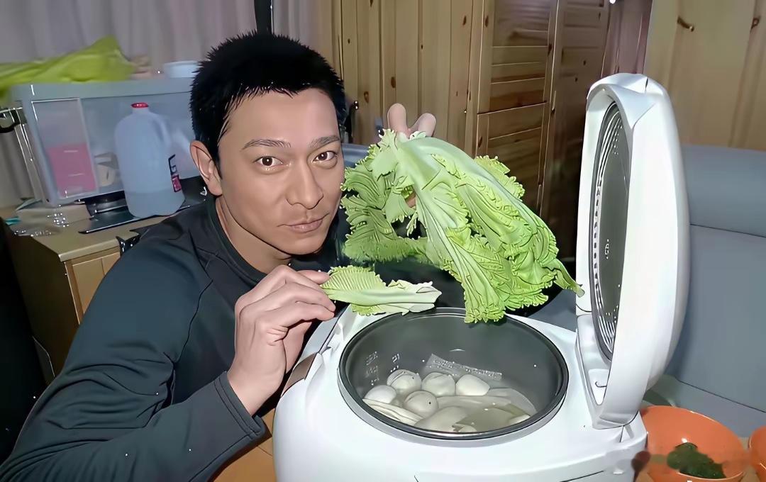 刘德华即使身价千万，也吃得如此平淡。