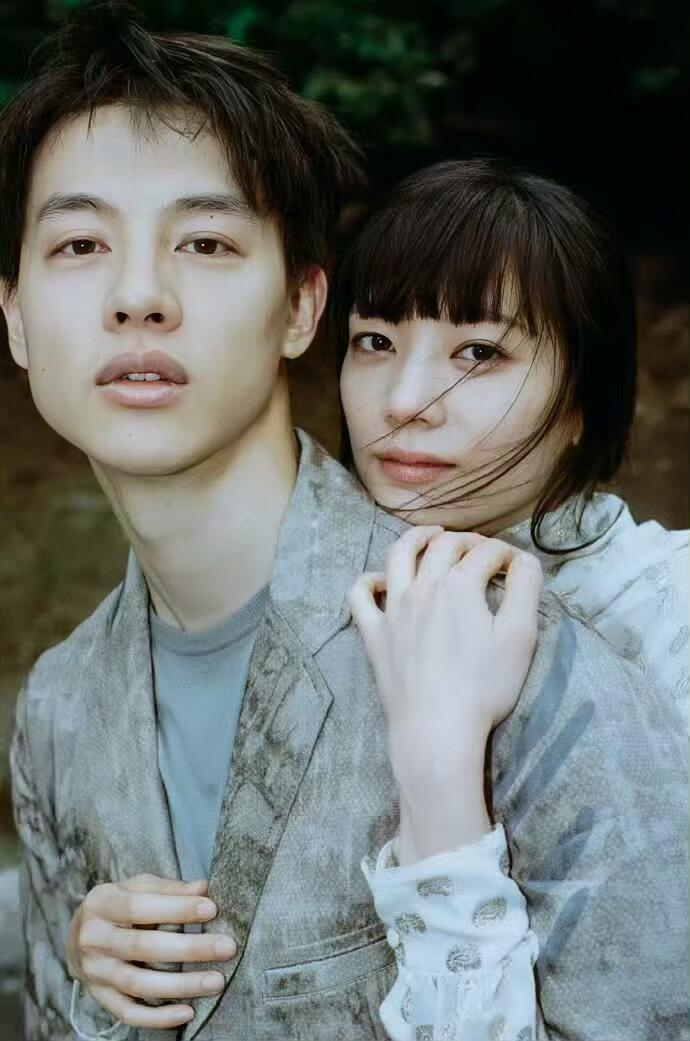 尹昉和妻子吴孟珂都是专业的舞蹈家，气质和品位真的很搭，果然不是一家人不进一家门！