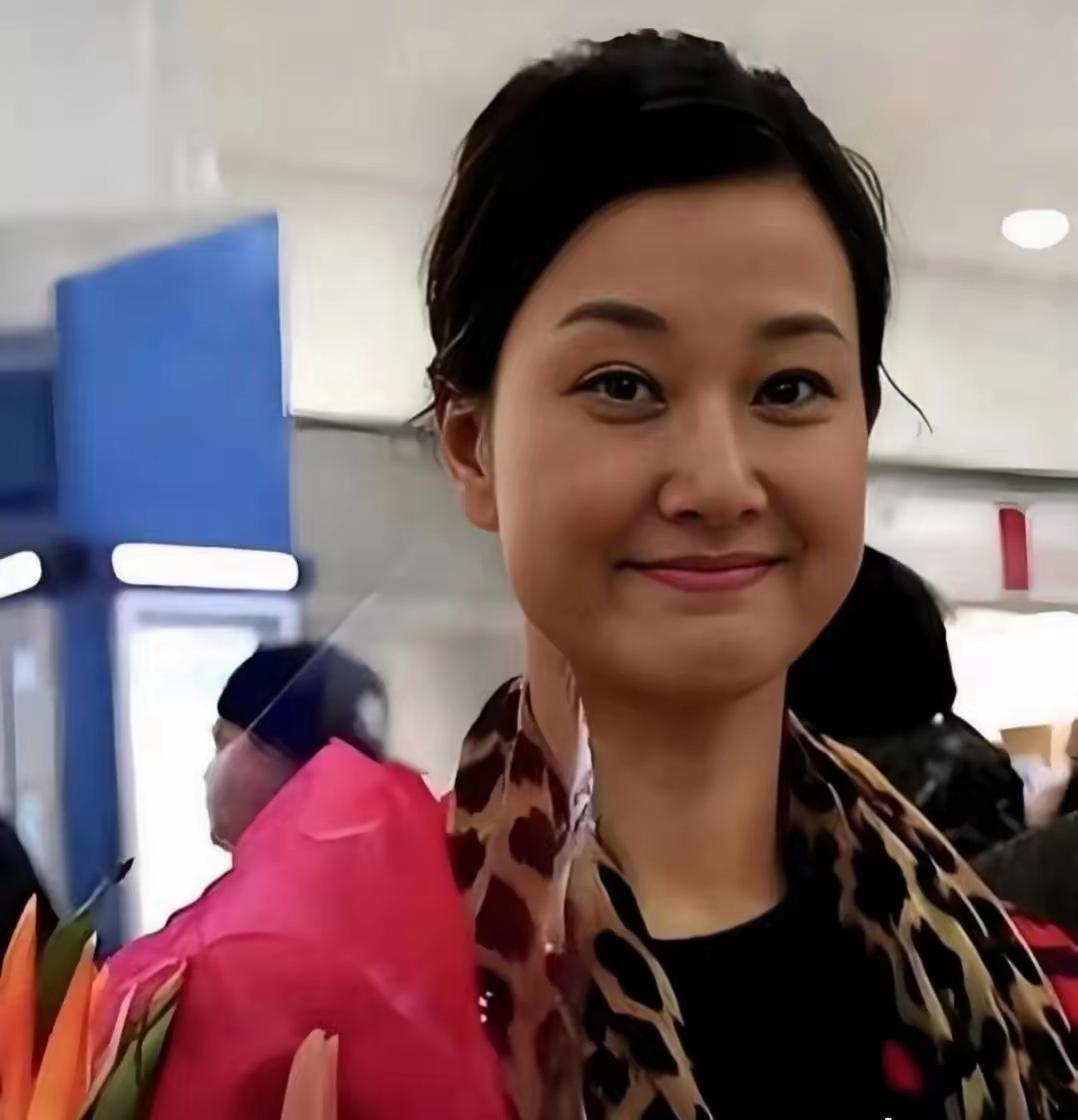 宋祖英发福了，白白胖胖的，面相越老越慈祥！也不知道她老人家一直在忙什么事，能偶尔