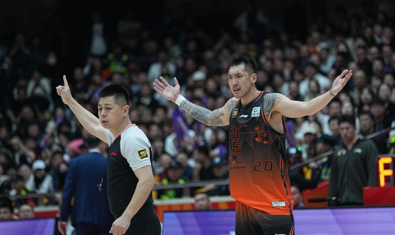 山东队的老将终于完成了自我证明！证明他依旧能够通过自己的努力帮助球队在赛场上打出