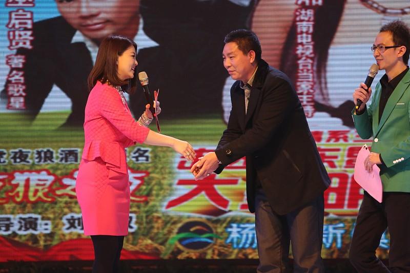 刷到湖南娄底这起新闻的时候，真的替这个80后女主播杨女士堵得慌。丈夫2016年