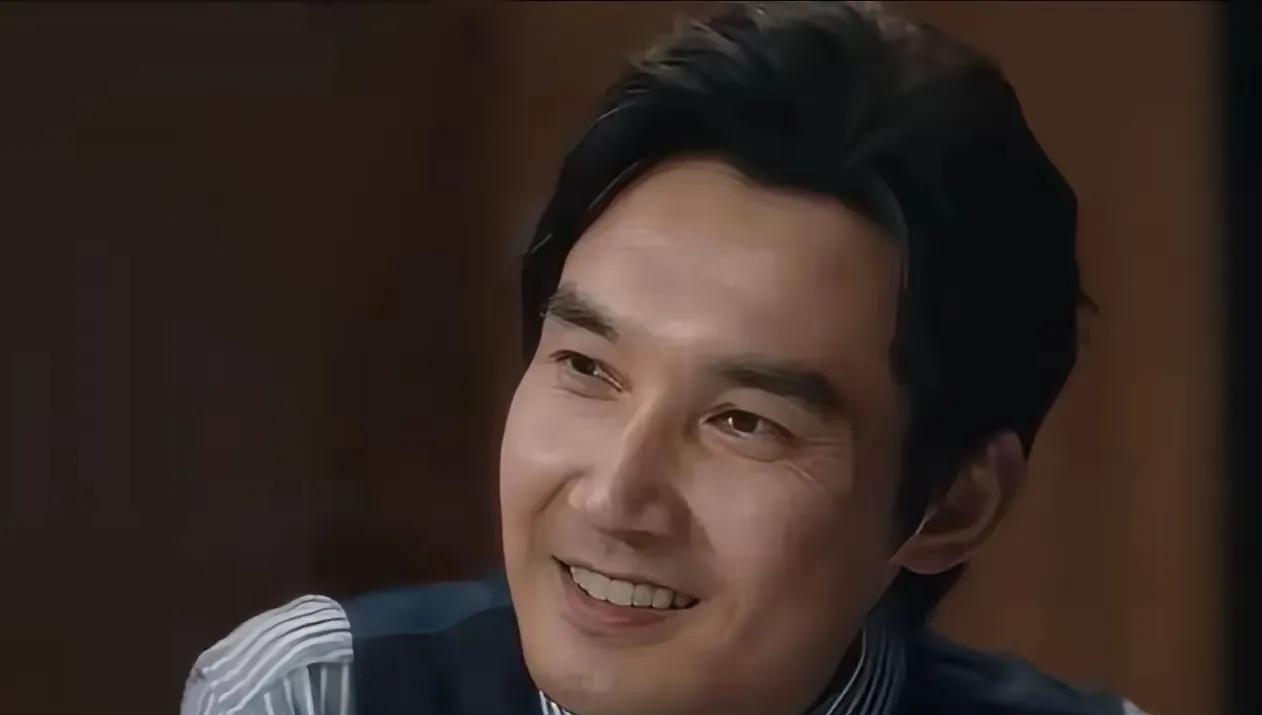 追剧《利剑·玫瑰》，原以为叶修明是“瘸哥”、是个狠人，原来他是全剧最傻的人，他的