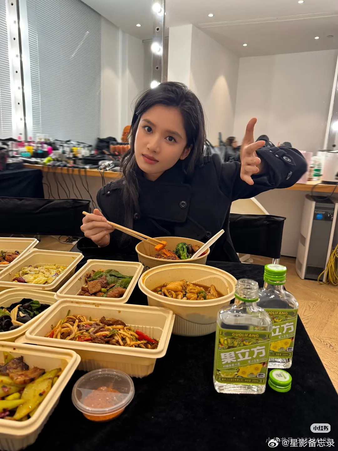 一顿吃这么多吗，当明星真好话说她不用管理身体吗