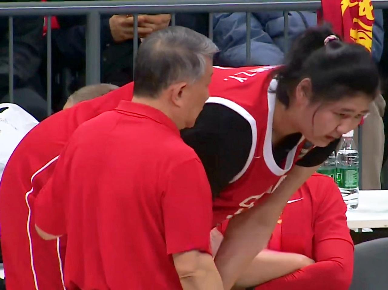 中国女篮大胜国际联队，还是宫鲁鸣最懂张子宇中国女篮迎来与国际女篮联队的第一场