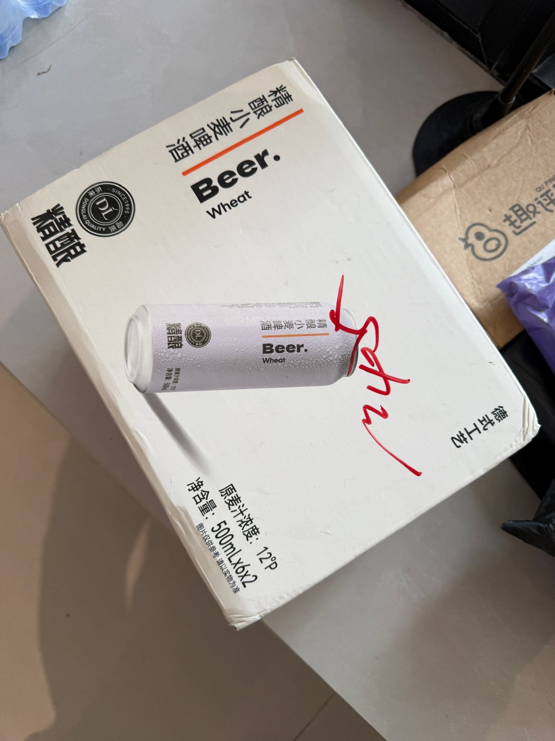 窝趣，不知道是哪个朋友，送我的河南特产，胖东来精酿啤酒，我准备再买点道口烧鸡、欧肉，明天晚上观赏中秋