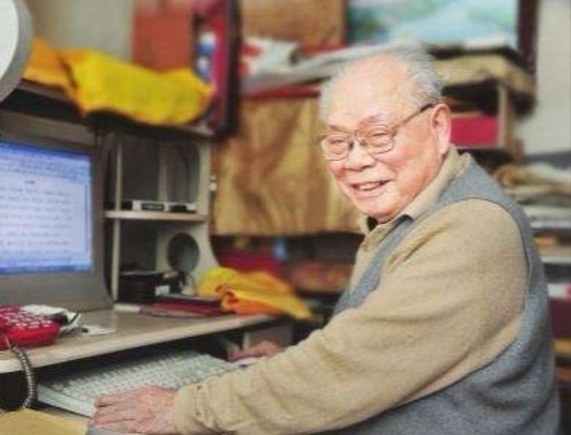 1949年，地下党员马识途正准备回公馆，却看到保姆坐在门口，还警惕地盯着他，马识