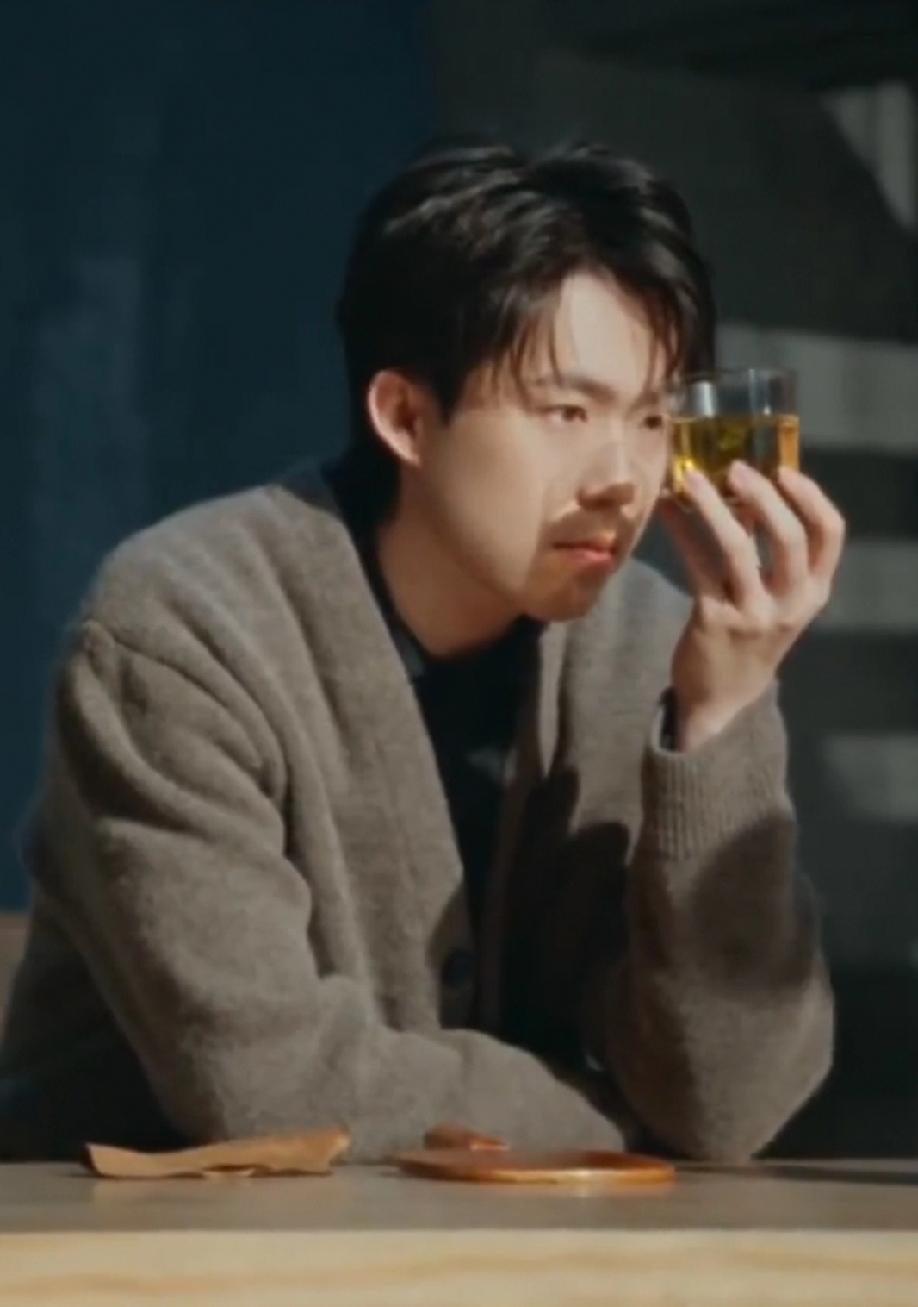 看不够，根本看不够，看到莎头的任何视频和文章，都要停下来，就会很开心得想一直看！