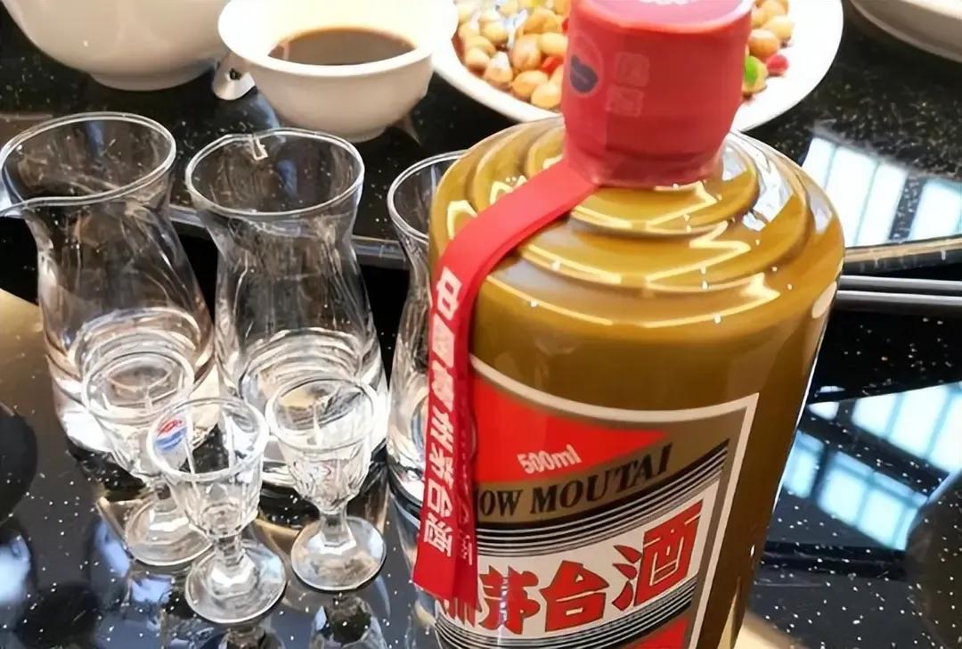 触目惊心，吉林破获1.5亿假酒案。前些天在一个酒局上，聊到购酒渠道问题时，我