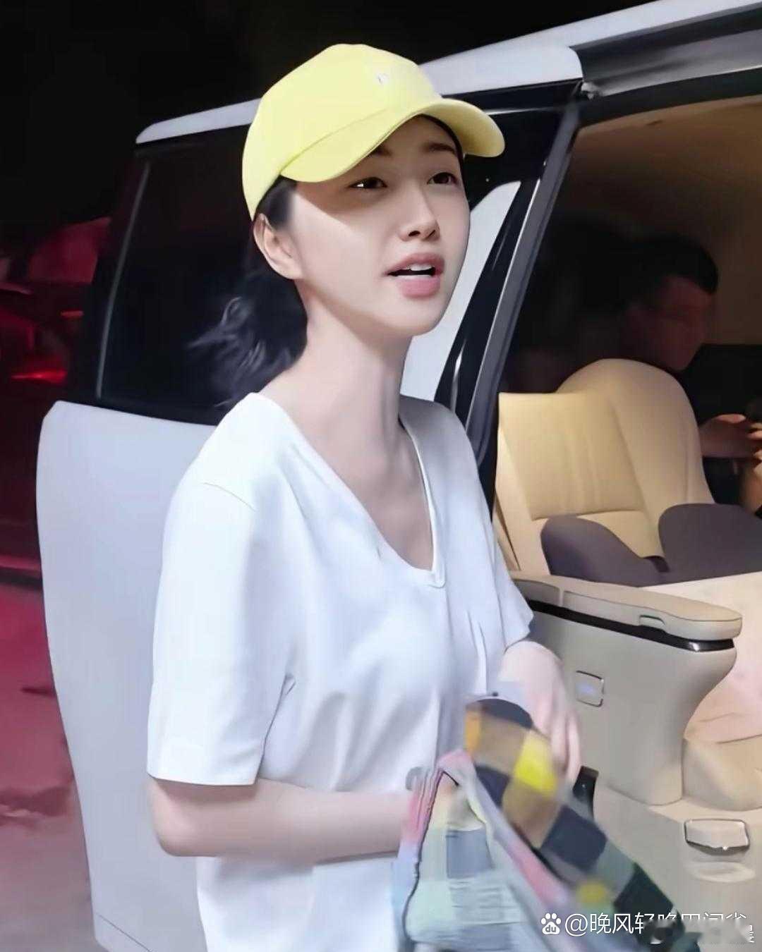 画面反差感拉满，敢问大家第一眼，能看出这就是景甜吗？