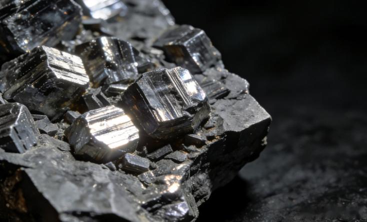 宁德时代总市值突破2万亿着实夸张，这个是什么概念呢？一家造电池的公司，身价相当