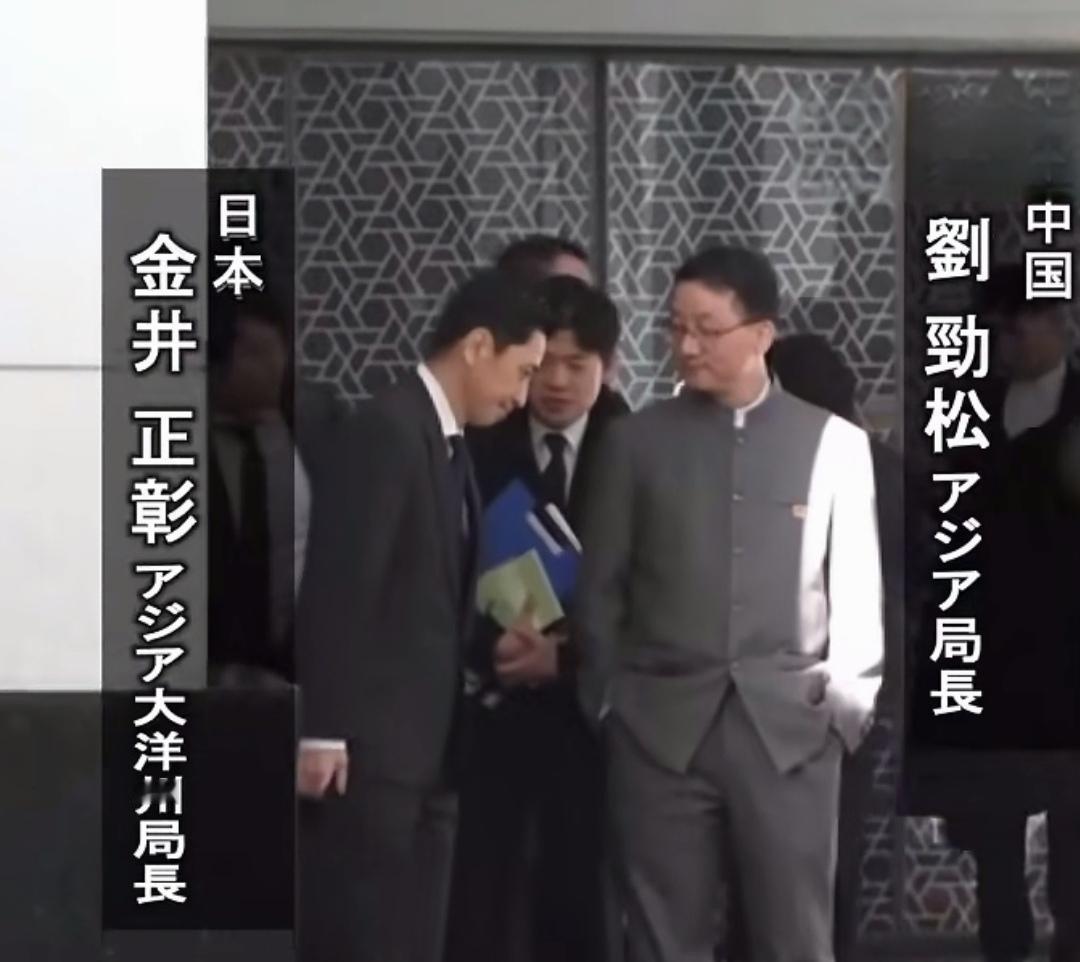 这姿势好酷！好曳！见过比这更酷更曳的，当属爽哥之前在联合国。此图堪称20