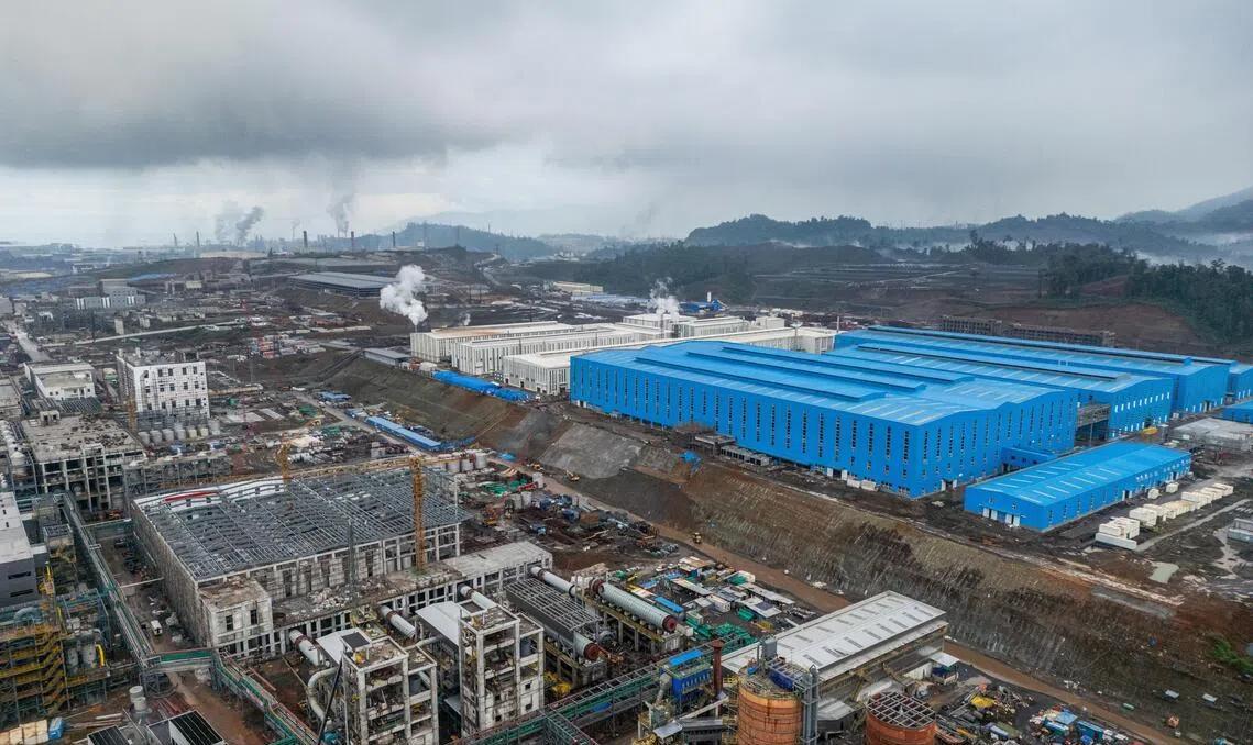 中企绝不惯着！10月初，印尼镍矿区闹出了大动静。当地村民把路一堵，直接和矿区工人
