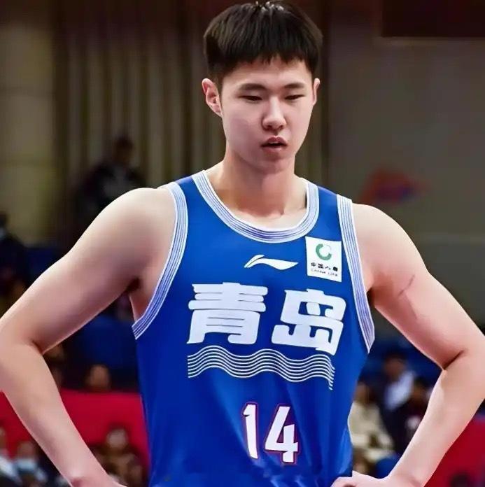 中国男篮集训队名单缩减到14人，程帅澎，齐麟，庞峥麟，蒋浩然和赵嘉义将不会跟随球