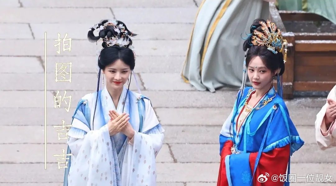 李一桐张芷溪同框路透，感觉张芷溪气质更好