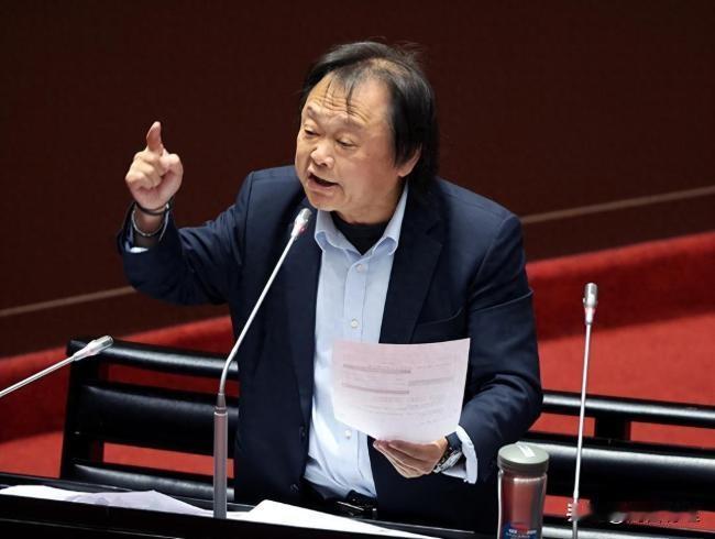 王世坚还没去大陆，但网友已经把他“策反”了。不是靠大外宣，也不是靠政策喊话