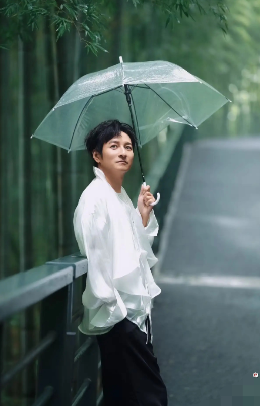 李维嘉回归湖南台，再次印证了高能量朋友的重要性。快本停播那几年他彻底没了方向，社