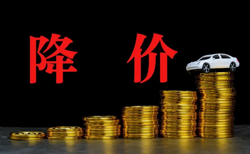 燃油车崩盘！42万路虎跌至15万，国产新能源强势霸榜！