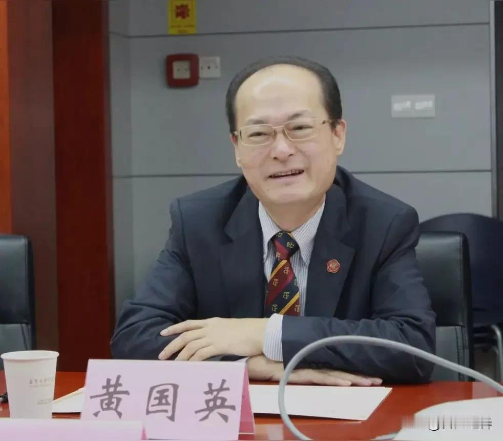 福建晋江永和镇出了两位大名医，黄国英博士和蔡国响博士。一、黄国英博士，196