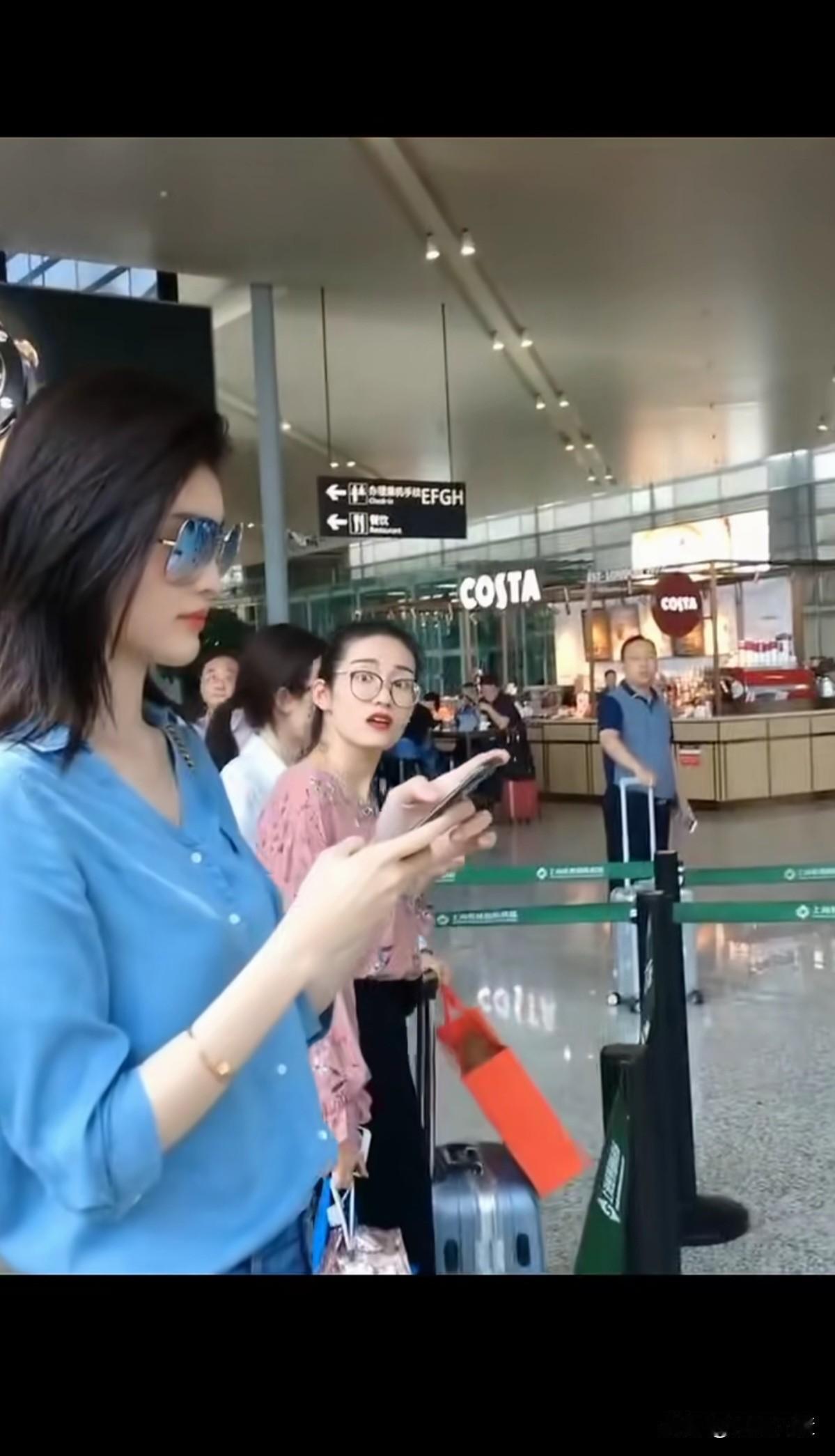 这样的高颜值顶级美女，不只有男人爱看，就连女人看了眼神都发直。