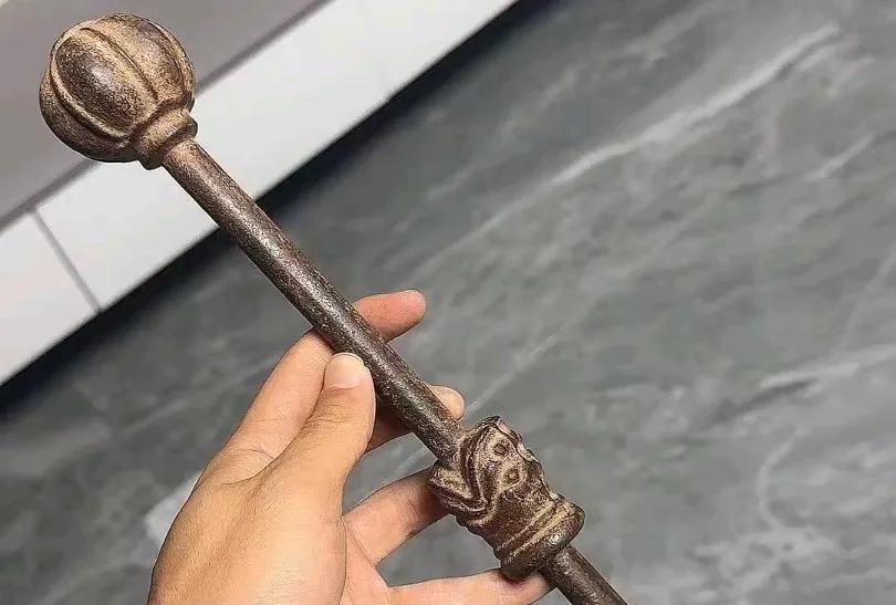 我们古代的钝兵器锤是很小的。一般来讲，金瓜锤这种兵器最小的大概就只有核桃这么大。