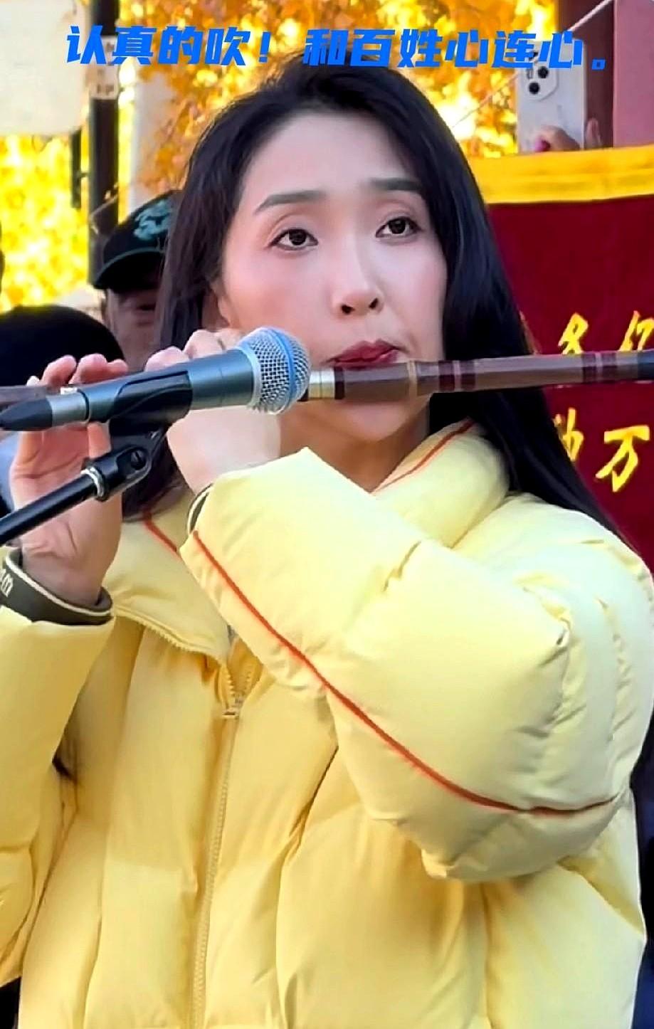 孙楚泊怒怼“黑粉”哥：楚泊在公园里给大爷大妈吹笛子，把艺术带到老百姓身边，结