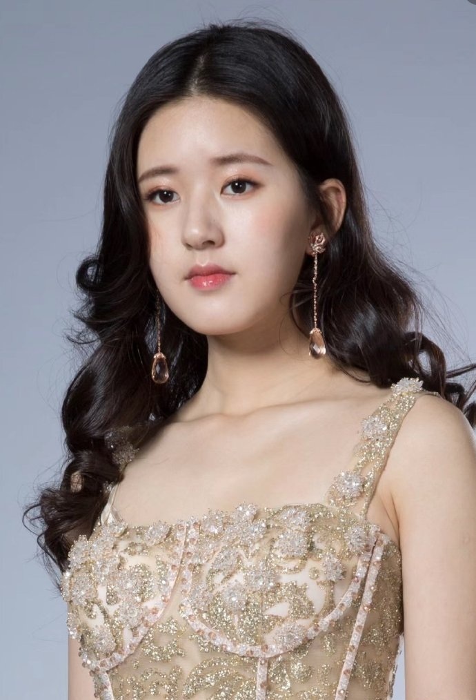 赵露思早期生图肉肉的，但还是挺好看的