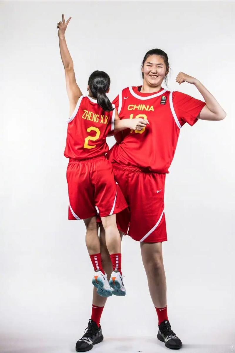 中国女篮热身赛开幕在即！我不知道诸位网友希望热身赛大名单是怎样的，但我个人觉