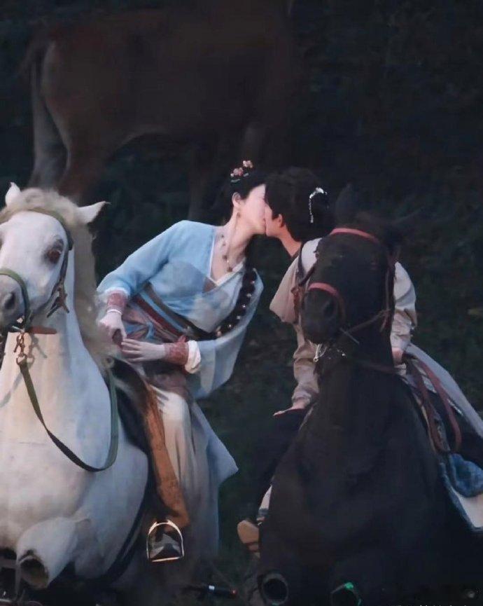 现在的电视剧真是越来越假了，连马都是假的，真是让人哭笑不得啊