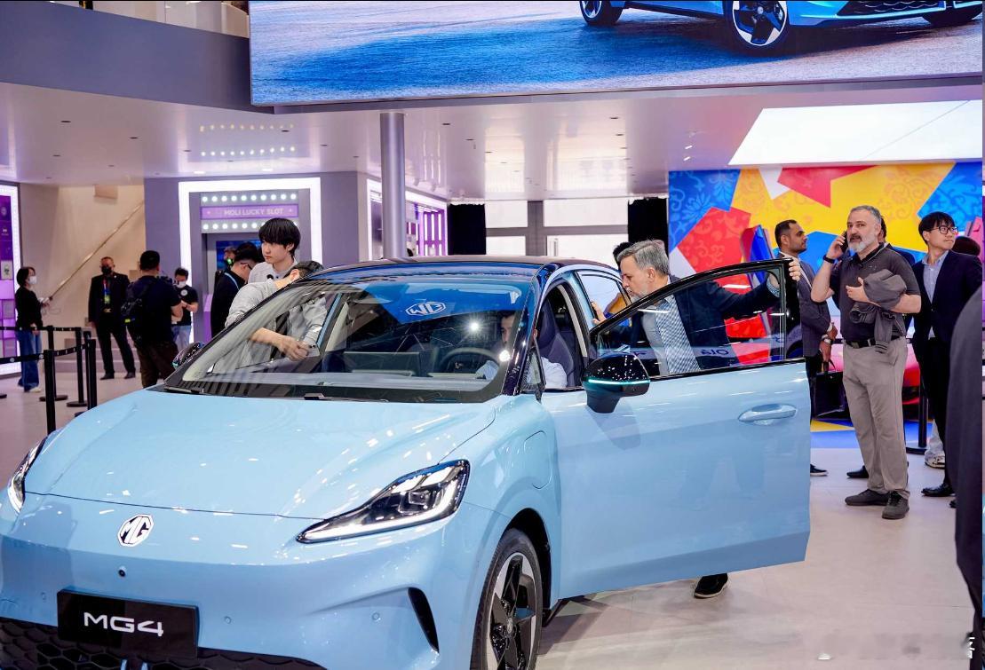 逛完北京车展，2026款MG4给我的感受很直接这才是接地气的国民纯电。6.58万