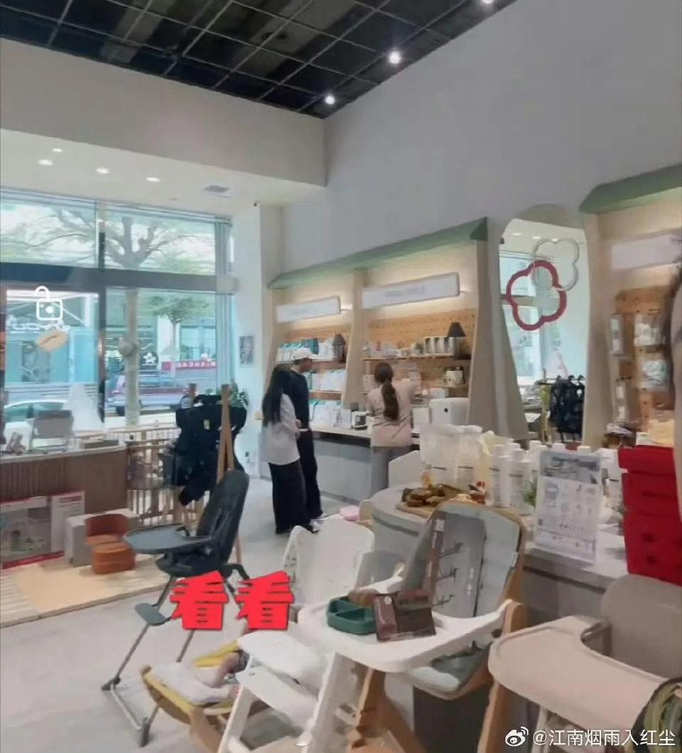 小玥儿给马筱梅儿子买礼物。。。