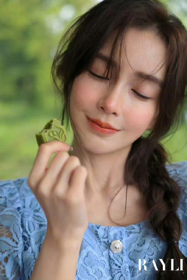 Angelababy瑞丽完整大片，神作啊！！！怼脸拍好嫩的姐