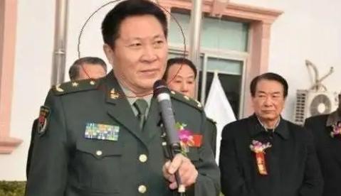 “我是中国人民解放军陆军少将，你们谁敢抓我！”，一直到被抓的这一刻，他还沉浸在自