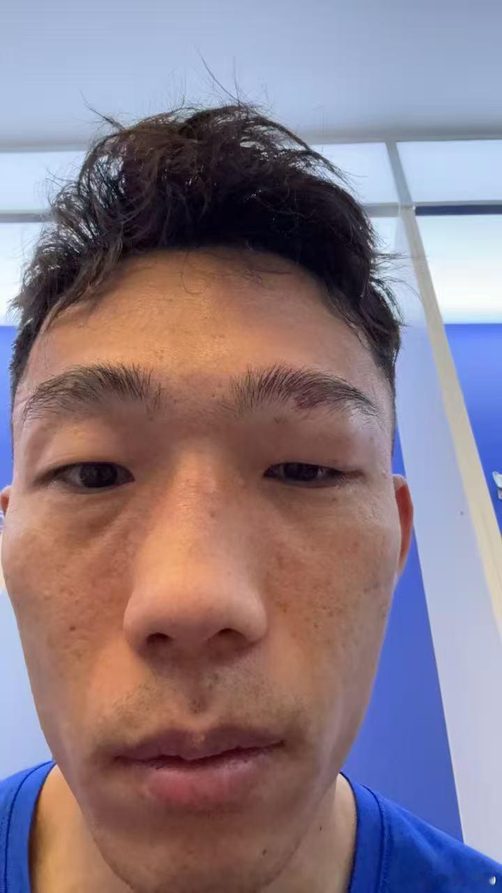 武汉三镇在客场终究还是打成了平局，主要是这外援后卫简直是太莽撞了，完全没有必要采