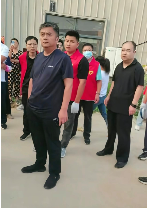 这几天被这个黄陵镇的郭书记手机刷屏了！再次印证了一句千年固话“穷不走亲，富不还乡