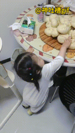 这大包子香得犯规，馋猫爪子一手抓俩，贪心爆棚！