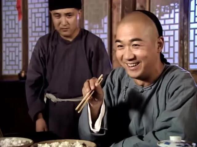 乾隆五十年，七十二岁的纪晓岚还在内阁。同僚见他面色发青，劝他歇息。这位《四库全书