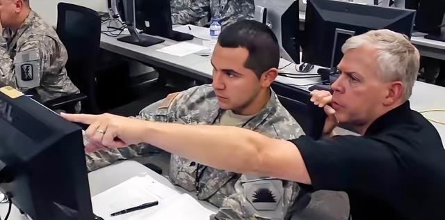 10多艘美舰封锁海峡入口，美军退役上将质问：中方派军舰护航怎么办？4月13日，政