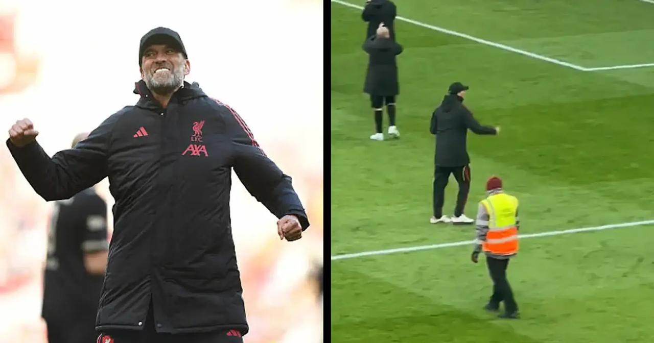 泪崩！克洛普标志性挥拳，并与杰拉德击掌，Kop看台彻底沸腾，安菲尔德这一夜全是青